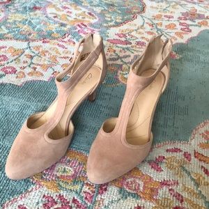 Clark’s tan suede heels